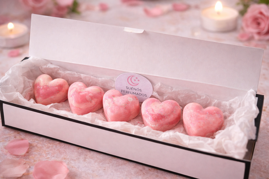 Interior del pack con cinco wax melts corazón marmoleados en rosa y blanco