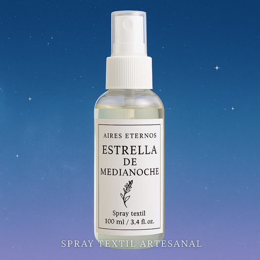 Aroma artesanal de lavanda, cítricos y flor de cerezo para noches de calma. Ideal para rociar sobre sábanas y textiles. 100 ml, hecho a mano.